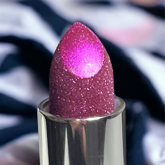 Metallic Glitter Lipstick - Picture 3 of 17